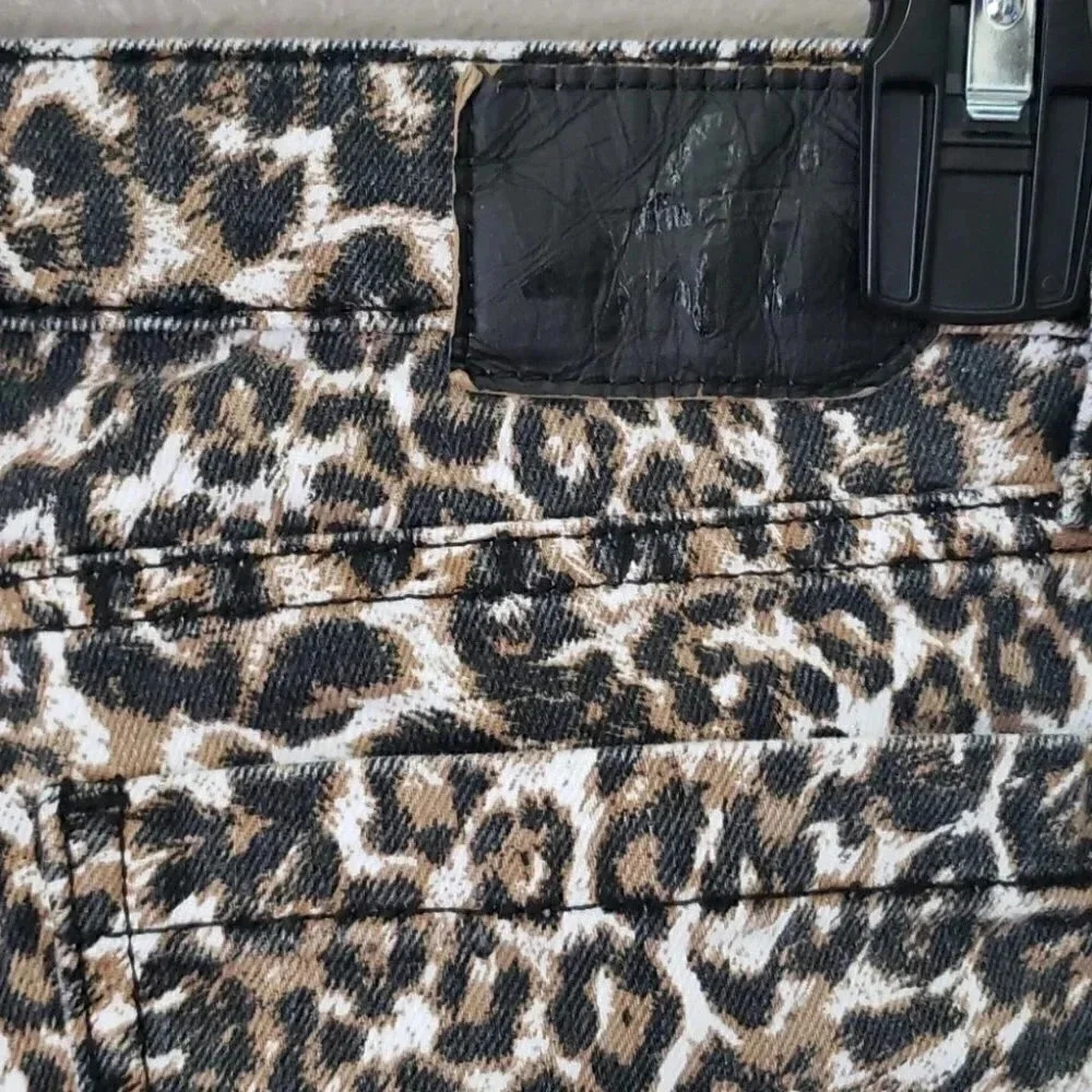 🌻 Authentic Icon Leopard Jeans - Picture 8 of 11
